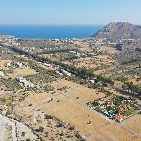 Elefteria Apts & アパートホテル