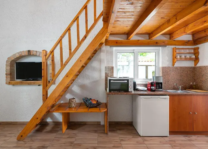 Elefteria Apts & Колимбия