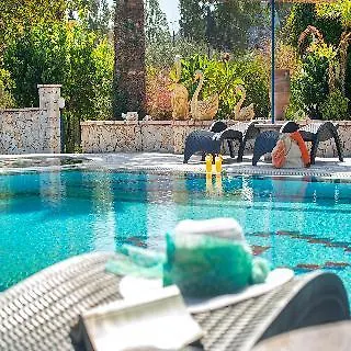 Elefteria Apts & Aparthotel