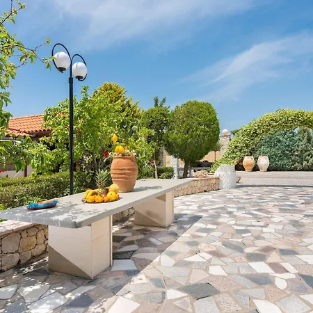 Aparthotel Elefteria Apts & 3*