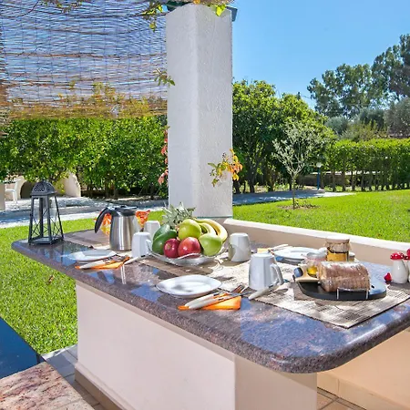 Elefteria Apts & 4* 科林比亚