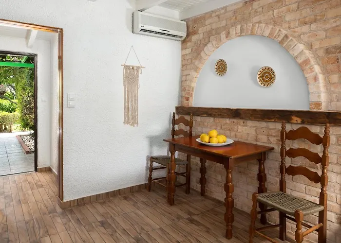 Aparthotel Elefteria Apts & 4*