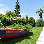 Elefteria Apts & 4*