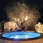 Elefteria Apts & 4*