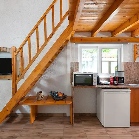 Elefteria Apts & Κολύμπια