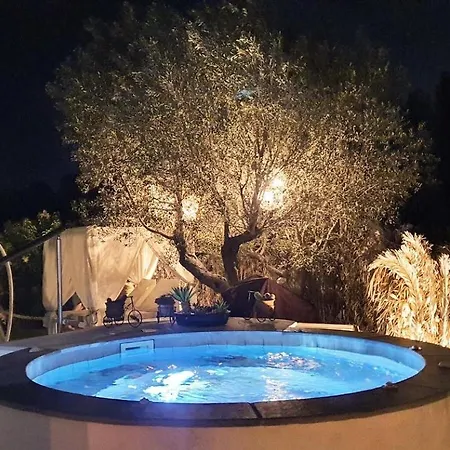 Elefteria Apts & 4*