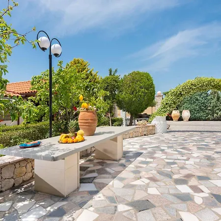 Apart-hotel Elefteria Apts & 4*