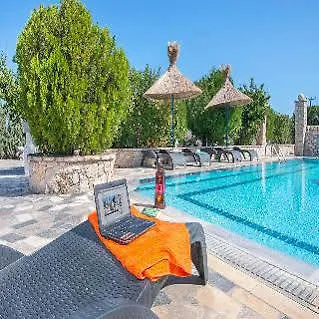 מלון דירות Elefteria Apts &