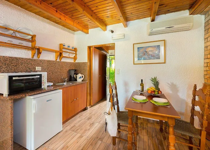 Ξενοδοχείο με διαμερίσματα Elefteria Apts & 4*