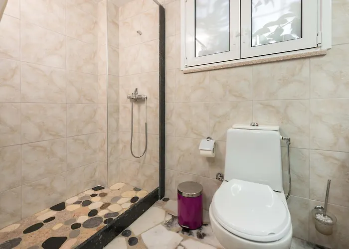 Elefteria Apts & Κολύμπια