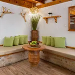 Elefteria Apts & 4*