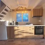 Elefteria Apts & 4*