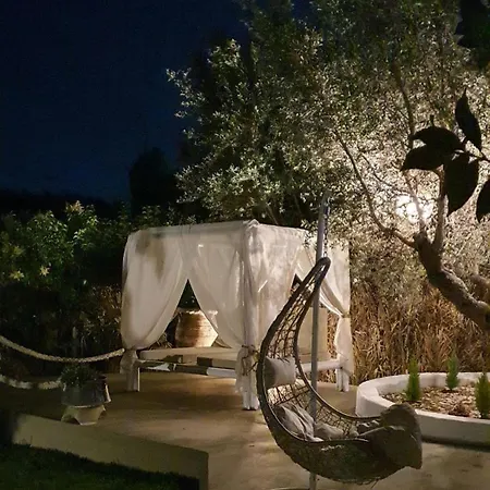 Elefteria Apts & 4*