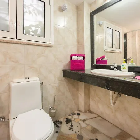 Elefteria Apts & 4*