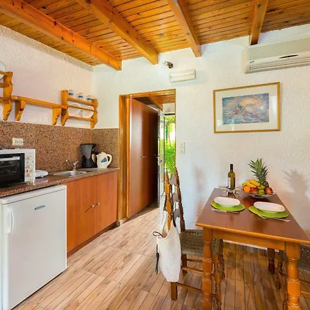 Aparthotel Elefteria Apts & 4*